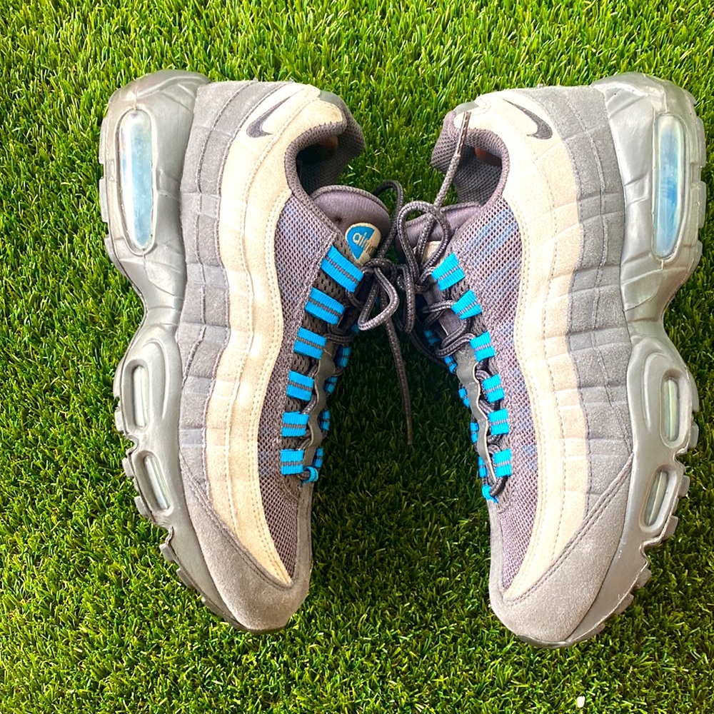 AIR MAX 95 ESSENTIAL 'BLACK GAME ROYAL🥶 
Mens 8